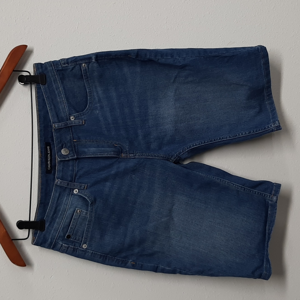 CALVIN KLEIN BERMUDA SHORT SIZE 10
